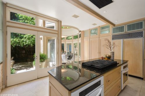 1442 Astor St, Chicago IL  60610-1615 exterior