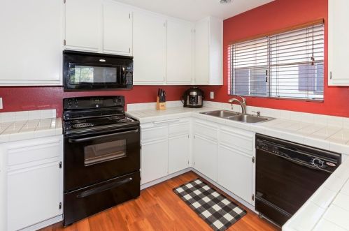 2960 Champion Way, Tustin CA 92782-1242 exterior