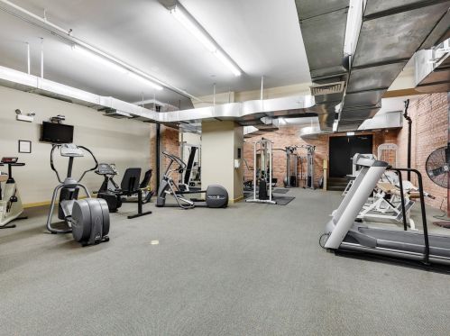 520 Huron St, Chicago IL  60654-3432 exterior