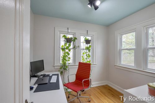 919 Leonard St, Grand Rapids MI 49504-4153 exterior