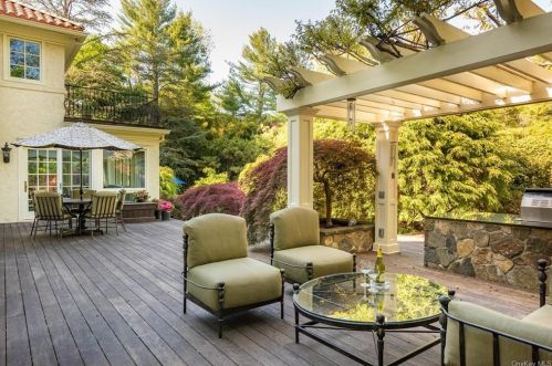 26 Day Rd, Armonk NY 10504-2408 exterior