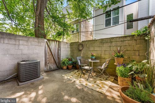 2238 Gerritt St, Philadelphia PA 19147-5821 exterior