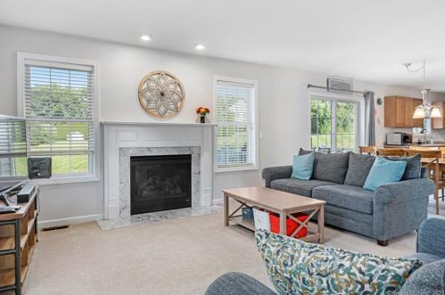 1 Bush Ln, Enfield CT 06082-5230 exterior