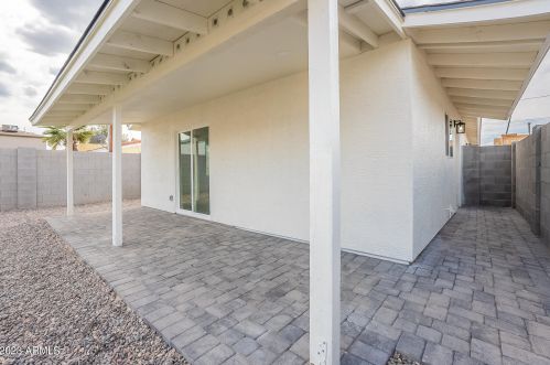 5039 18 Ave, Phoenix AZ 85015-6121 exterior