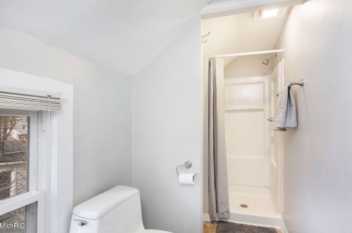 1844 Coit Ave, Grand Rapids MI 49505-4732 exterior