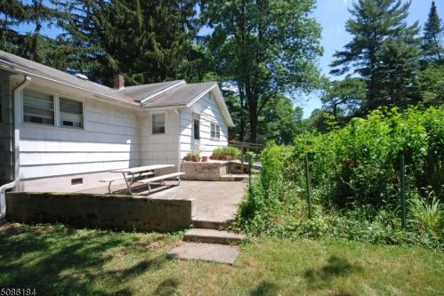 16 Hillcrest Blvd, Warren NJ 07059-5133 exterior