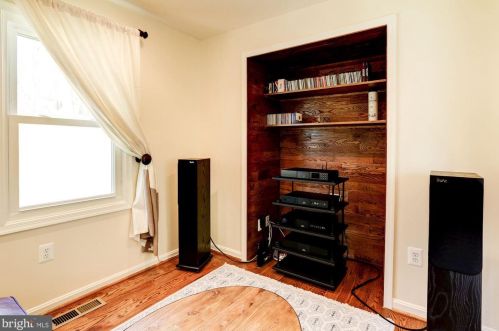 733 Rdg Dr, Mc Lean VA 22101-1620 exterior