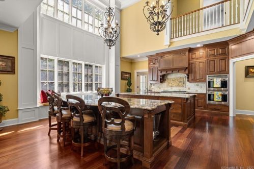 12 Thatcher Ter, Farmington CT 06032-1566 exterior