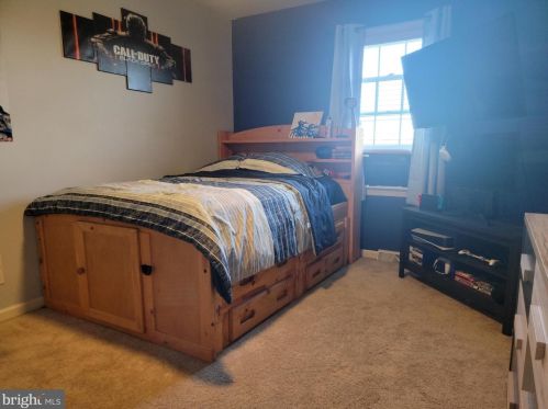 1121 Sunwood Ln, Lancaster PA  17601-7104 exterior