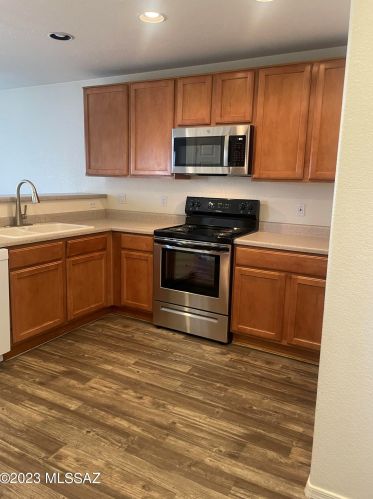 2486 Rau River Rd, Tucson AZ  85705-4934 exterior