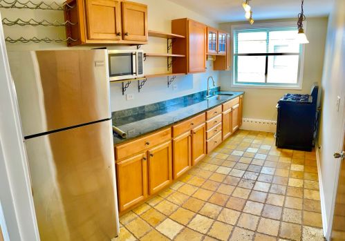 6833 Oakley Ave, Chicago, IL 60636-3140