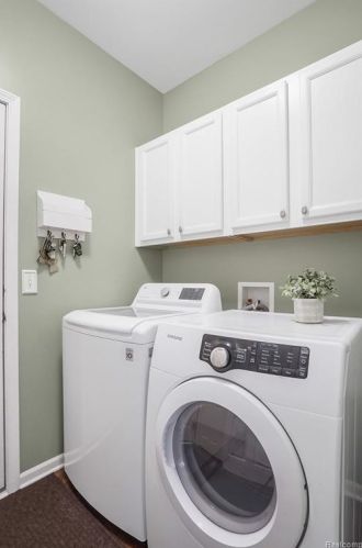 823 Cyn Crk Dr, Holly MI 48442-1560 exterior