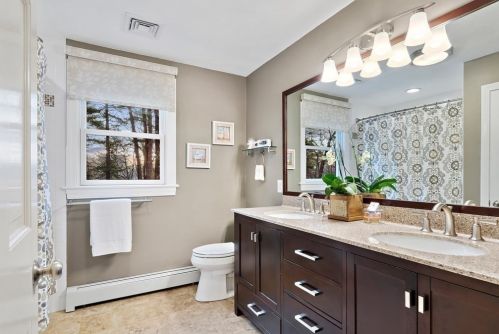 181 Johnny Cake St, North Andover MA 01845-5613 exterior