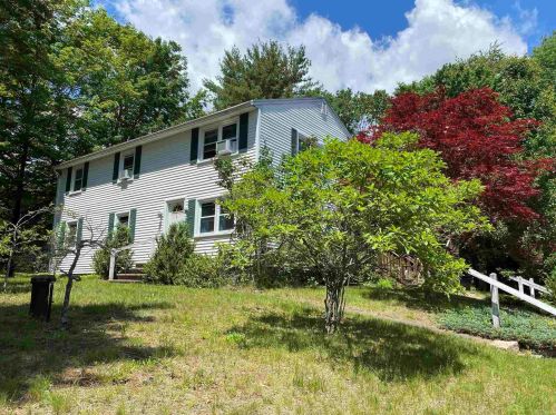 67 Old County Rd, Plaistow, NH 03865-2123