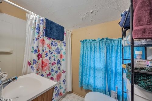 196 Belvidere Ave, Washington NJ 07882-1028 exterior