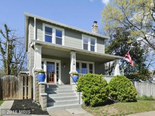 1016 Sigsbee Pl, Washington, DC 20017-1841