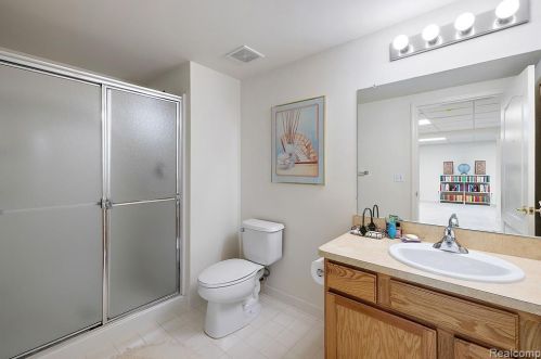 1342 Alameda Blvd, Troy MI 48085-6739 exterior