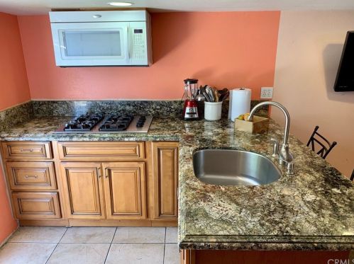 9611 Laurel St, Bellflower CA 90706-5614 exterior