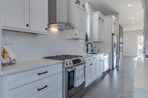 5307 Mcvicker Ave, Chicago IL 60630-1922 exterior