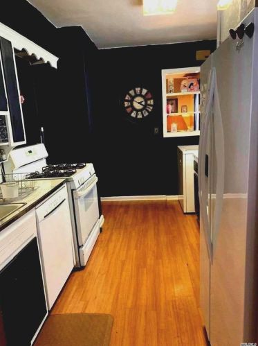 130 Haig Rd, Valley Stream NY 11581-2110 exterior