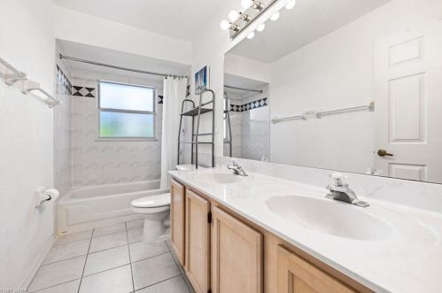 428 Sharwood Dr, Naples FL 34110-5726 exterior