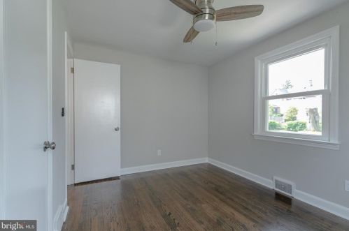 1871 Arena Dr, Trenton NJ 08610-2605 exterior