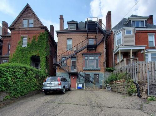 352 Craig St, Pittsburgh PA  15213-1266 exterior