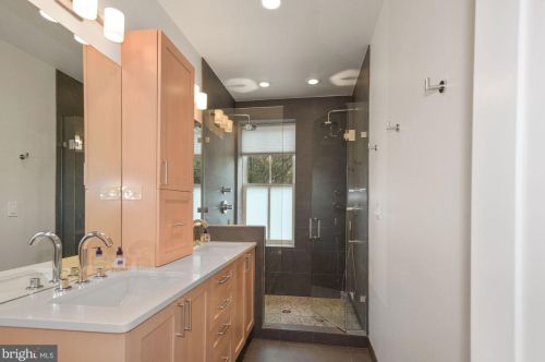 1221 T St, Washington DC 20009-7535 exterior