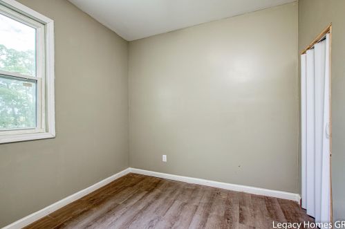 175 Walton Ave, Meskegon MI 49442-3253 exterior