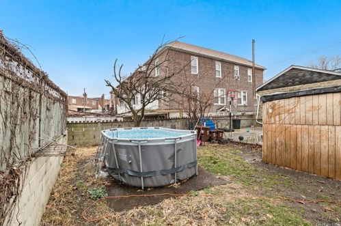 1506 Crosby Ave, Bronx NY 10461-4901 exterior