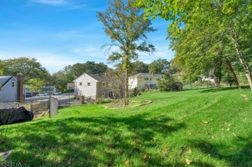 36 Aspen Rd, Town Center NJ 07052-1201 exterior