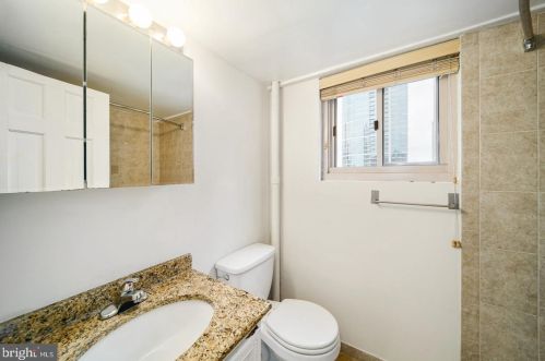 2101 Chestnut St, Philadelphia PA  19103-3197 exterior