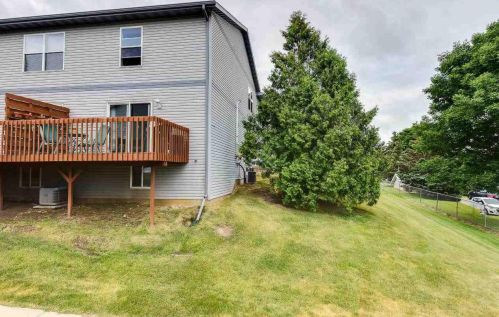 910 Thompson Dr, Madison WI  53704-7868 exterior