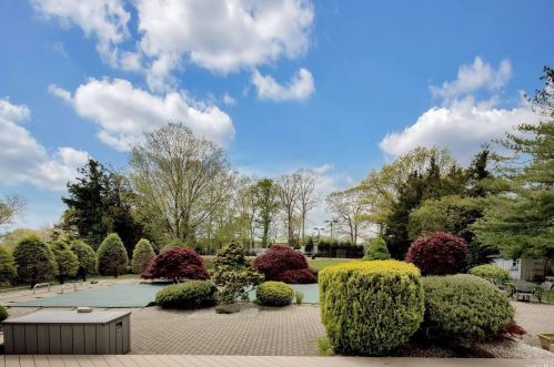 31 Lucille Ln, Huntington Station NY 11746-5810 exterior