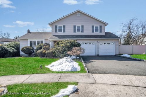 95 Rodak Cir, Edison, NJ 08817-4764