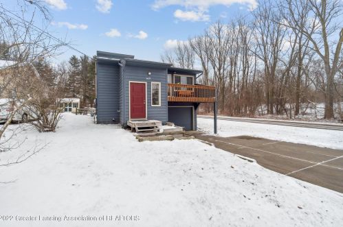 6437 Lake Dr, Haslett, MI 48840-8989