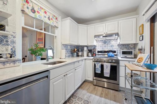 330 Camac St, Philadelphia PA 19107-5926 exterior