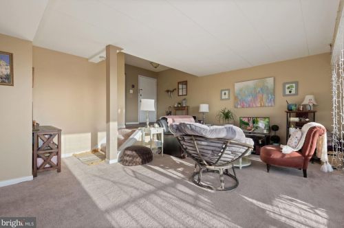 104 Roberts Ln, Alexandria, VA 22314-5349