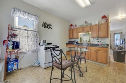 384 Morrissee Ave, Paterson NJ 07508-1311 exterior