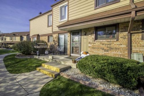 3937 College Ave, Milwaukee, WI 53221-4542