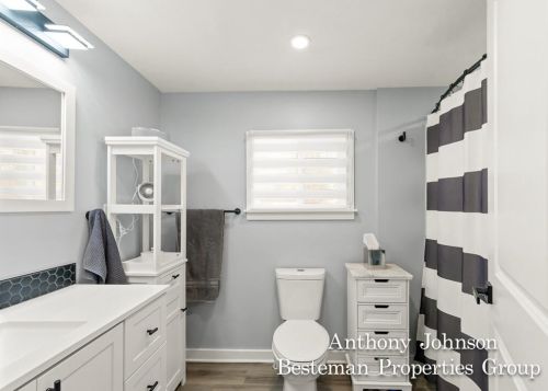 1221 Dickinson St, Grand Rapids MI 49507-2201 exterior