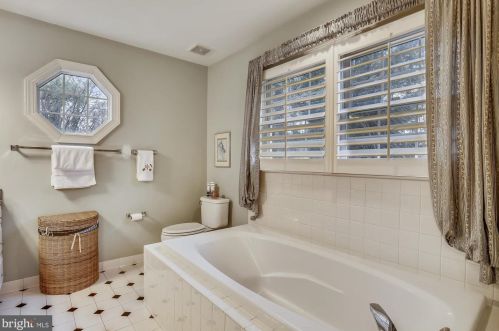 1276 Beverly Rd, Mc Lean VA 22101-2834 exterior