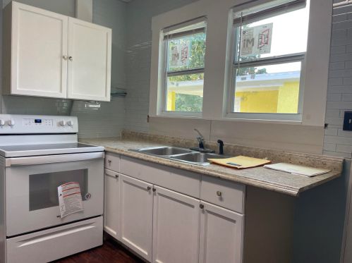 1109 Colonial Rd, Fort Pierce FL 34950-5068 exterior