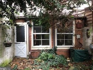 128 Fitzwater St, Philadelphia PA 19147-3408 exterior