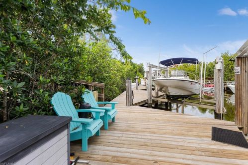 1607 Curlew Ave, Naples FL 34102-3405 exterior