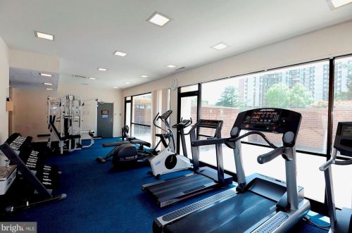 6800 Fleetwood Rd, Mc Lean VA  22101-3604 exterior