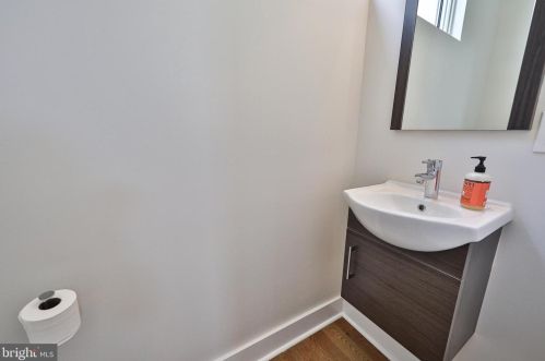 1427 Kater St, Philadelphia PA 19147-1851 exterior