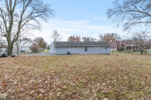 114 Woodlawn Ave, Bridgewater NJ 08807-2031 exterior