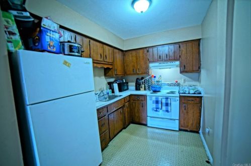 28 Railroad Ave, Montgomery NY  12549-1126 exterior