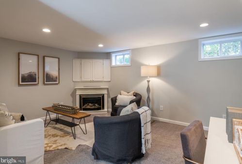 5 Maple St, Alexandria VA 22301-2603 exterior